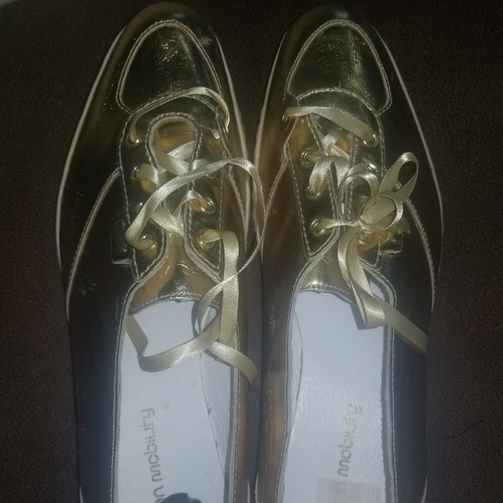 PUMAS - Picture 2 of 6